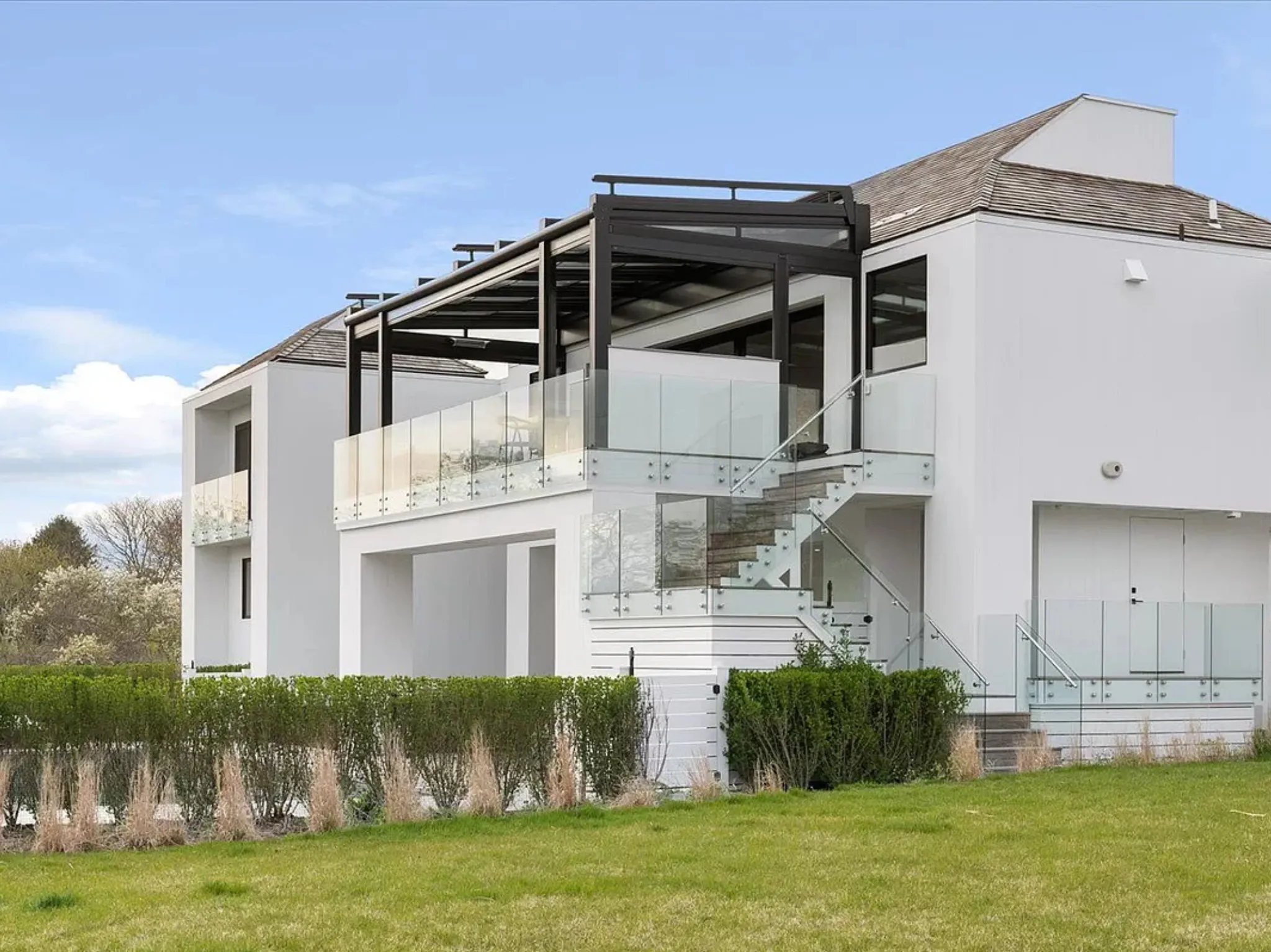 Hamptons Residence — Where Luxury Meets Adaptive Outdoor Living